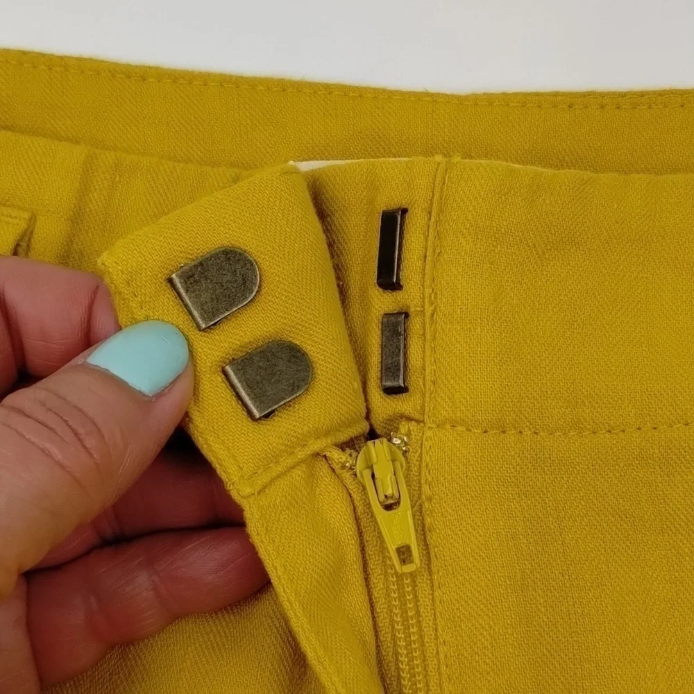 Ann Taylor LOFT Mustard Yellow Size 12 Linen Blend Shorts